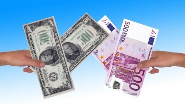 ЦБ установил официальные курсы доллара и евро на 19–21 октября