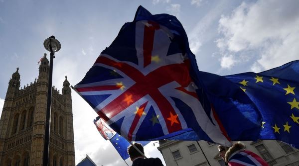 Юнкер заявил о достижении договоренностей по Brexit Великобританией и ЕС