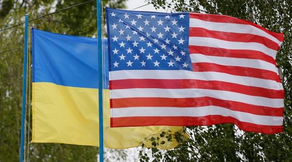 Старший советник госсекретаря США покидает пост из-за дела по Украине