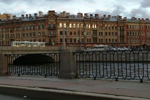 <br />
В Петербурге выставили на торги самое дорогое здание десятилетия<br />
