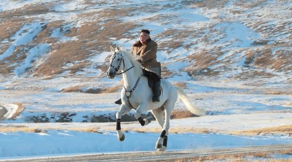 Появились фото Ким Чен Ына на коне