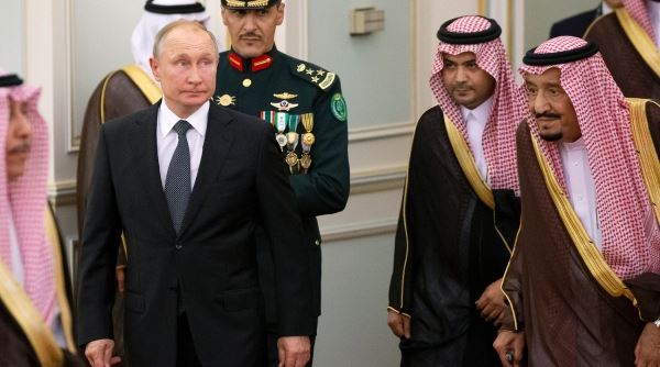 Путин подарил саудовскому принцу изделие из бивня мамонта