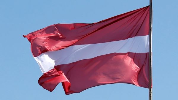 Экс-глава МИД Латвии осудил правительство за позор на весь мир
